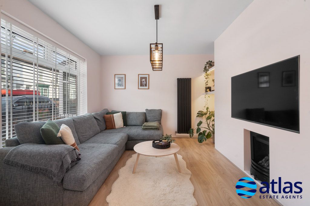 Property photo 2 of 28 Living Space