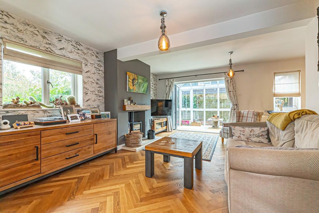 Property photo 2 of 21