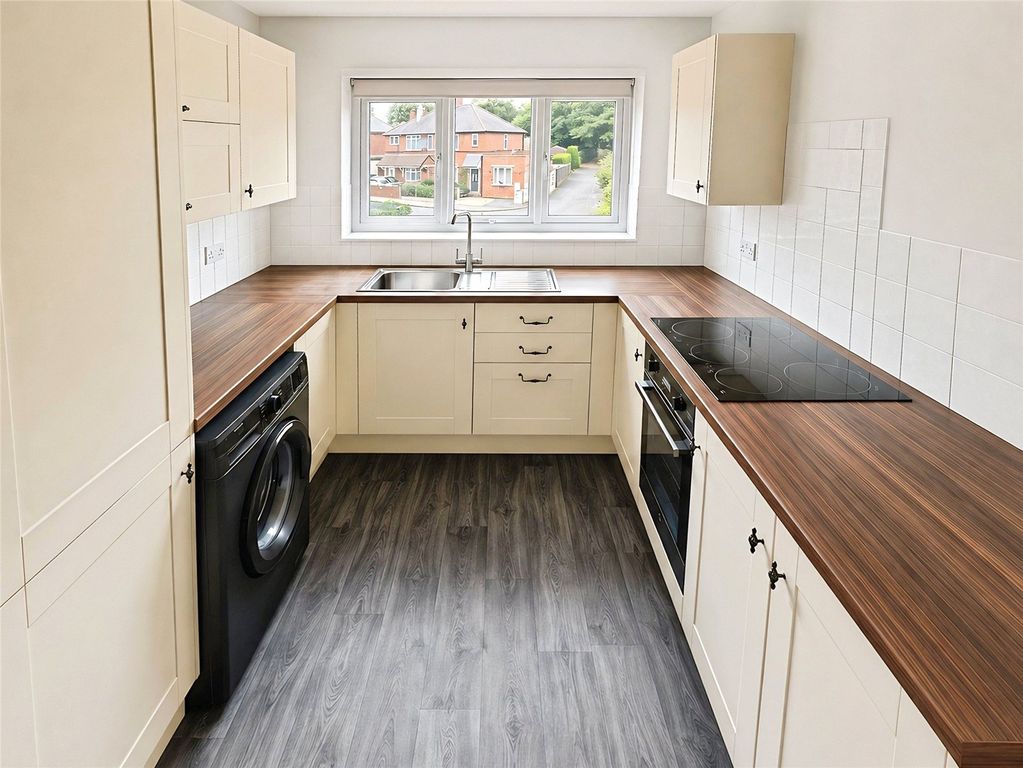 Property photo 2 of 6 Kitchen