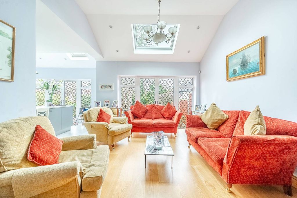 Property photo 3 of 25