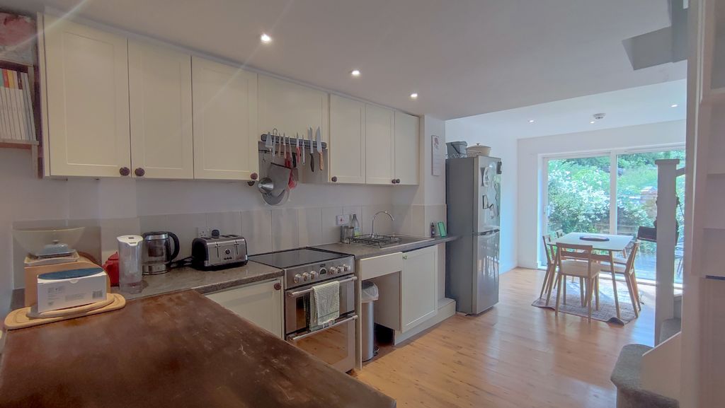 Property photo 3 of 8 Photo 5