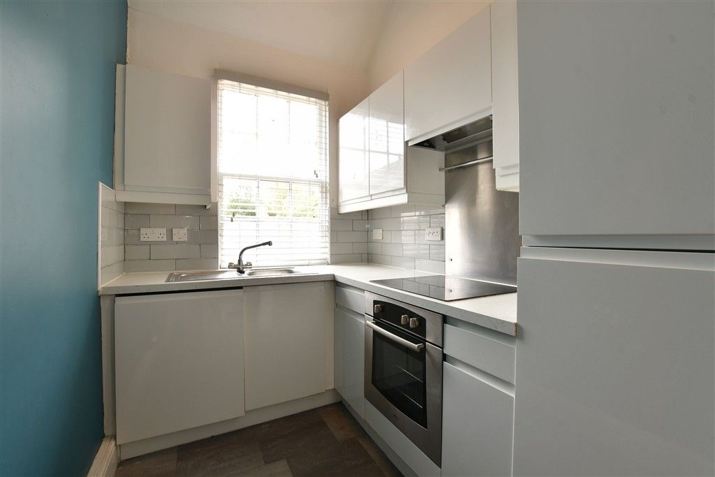 Property photo 3 of 9 Kitchen