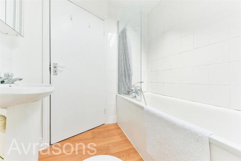 Property photo 3 of 13 Bathroom