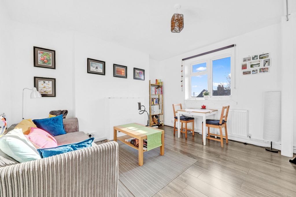 Property photo 2 of 11 Gallery