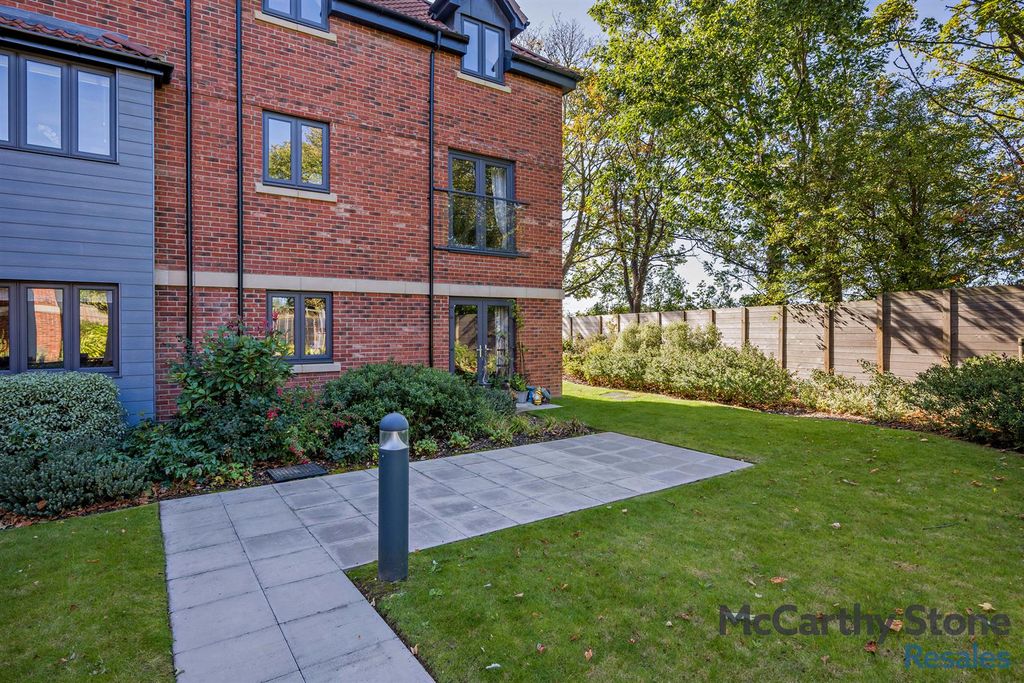 Property photo 1 of 23 8663835-Exterior02-800.Jpg