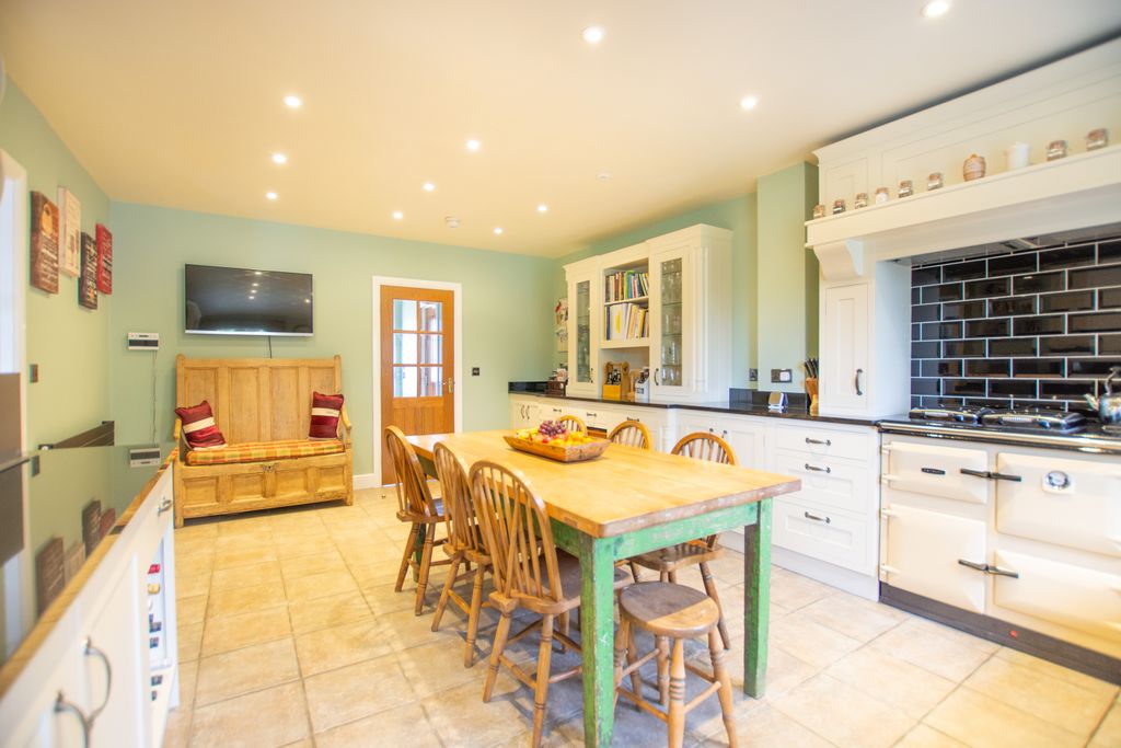 Property photo 2 of 42 Mw-994