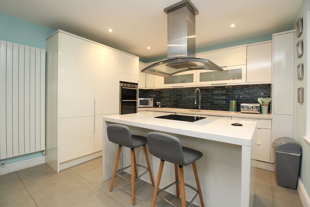 Property photo 3 of 22 Kitchen