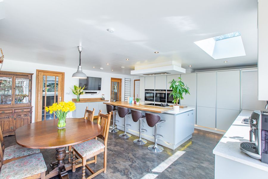 Property photo 3 of 31