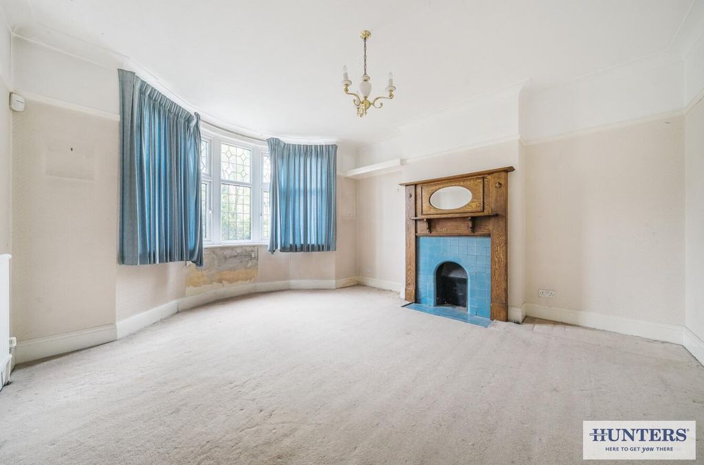 Property photo 2 of 17 Lounge