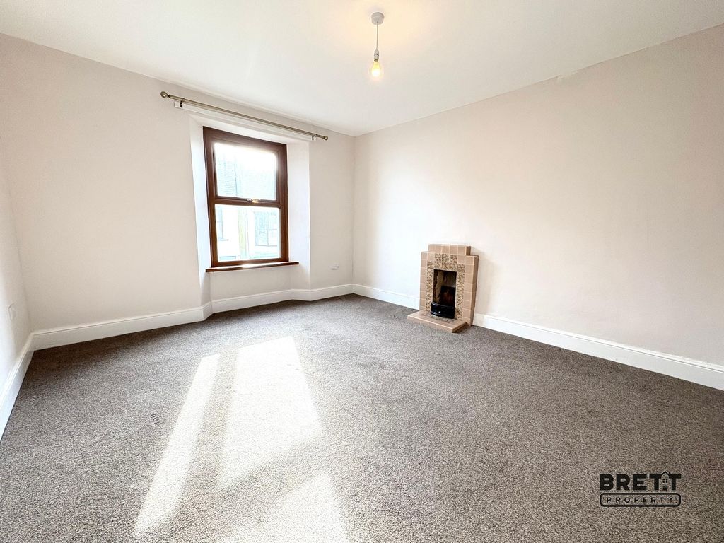 Property photo 3 of 16 Dining Room