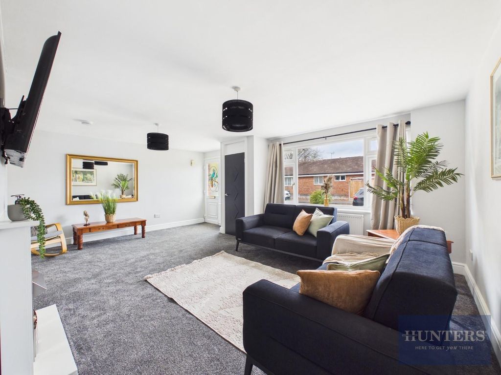 Property photo 3 of 16 Living Room