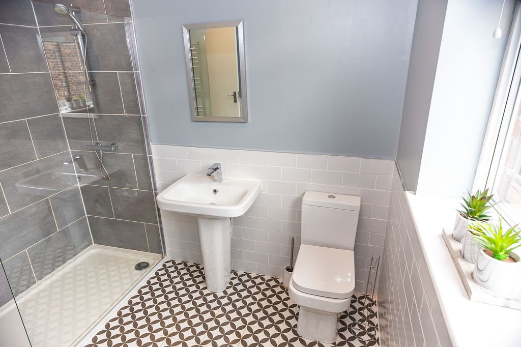 Property photo 2 of 26
