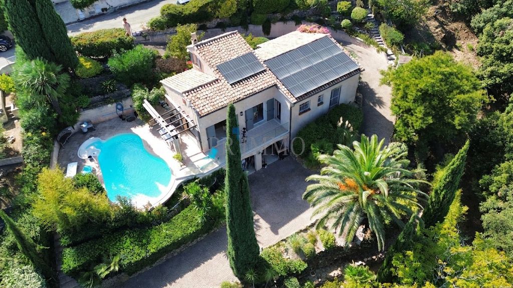Property photo 1 of 21 Les Issambres Single-Story Renovated Villa, Sea View, Pool, Quiet, No Neighbors