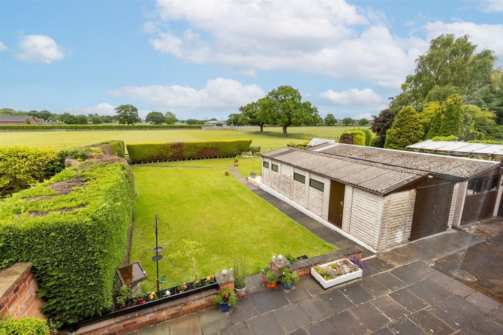 Property photo 2 of 21 Cherrytrees-19.Jpg