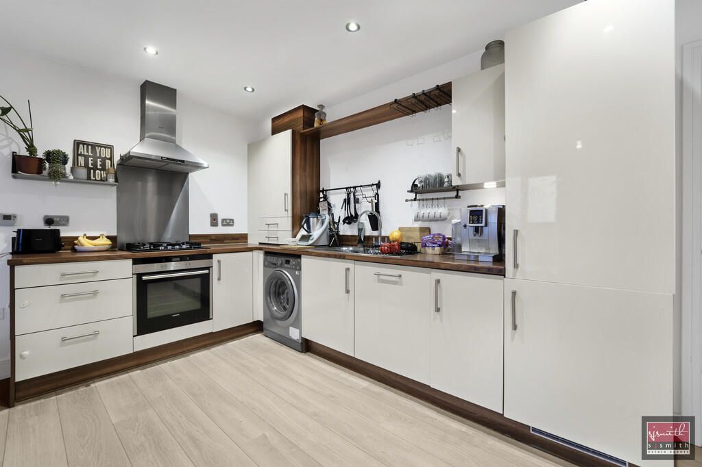Property photo 1 of 7 8 Springs Kitchen