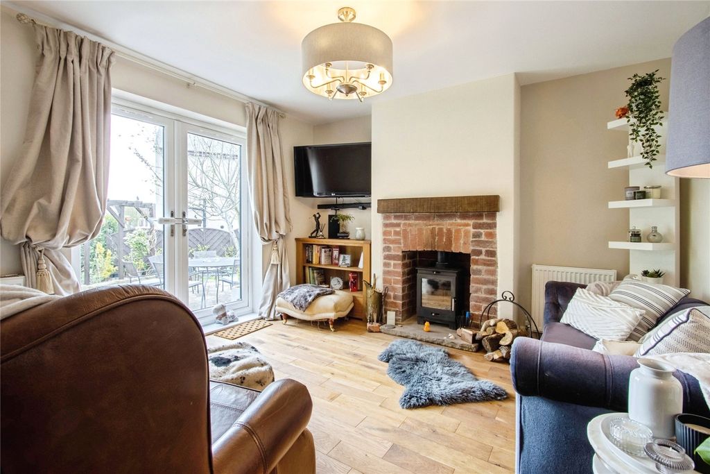 Property photo 2 of 17 Picture No. 24