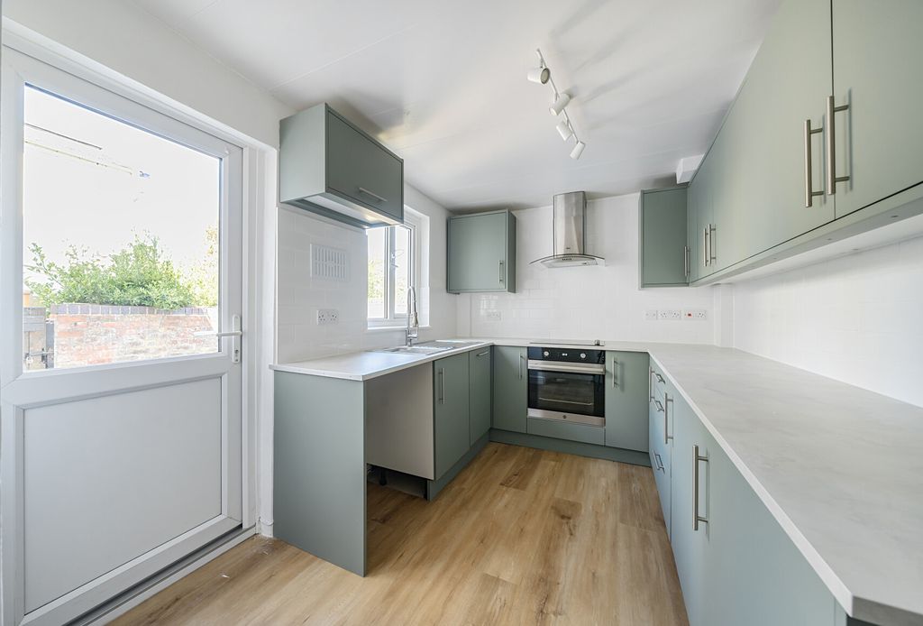 Property photo 2 of 13 1335463-9-6895F2F...