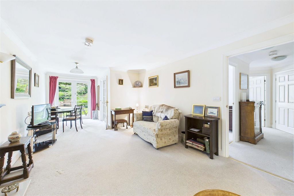Property photo 3 of 11