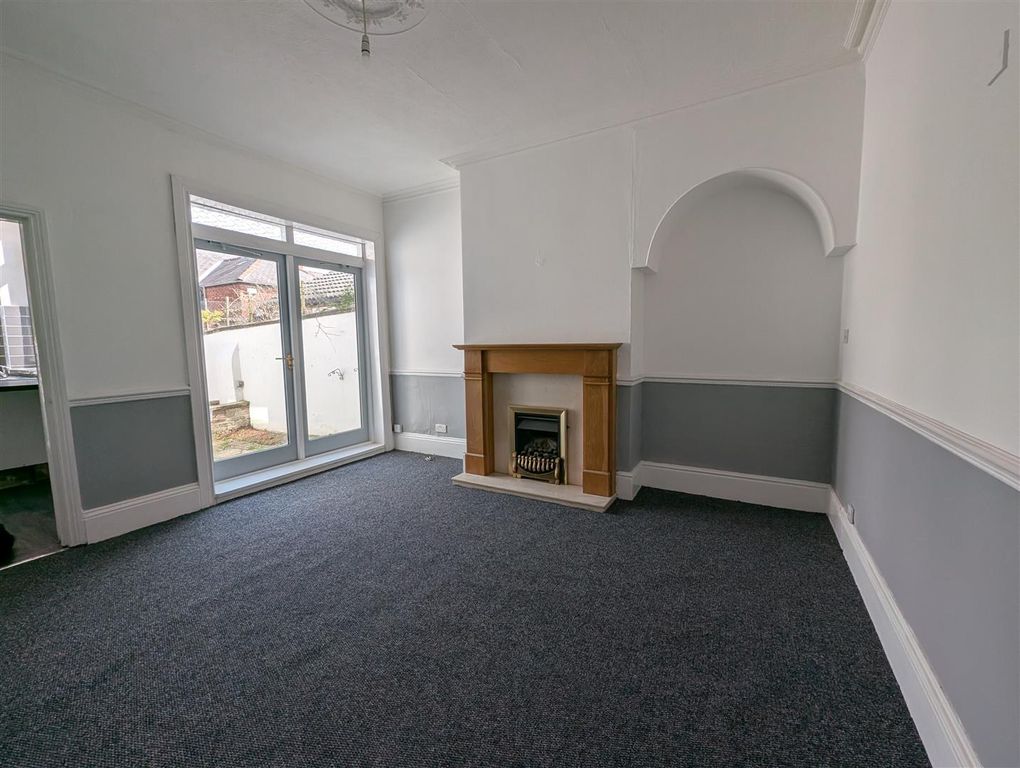 Property photo 3 of 12 Dining Room