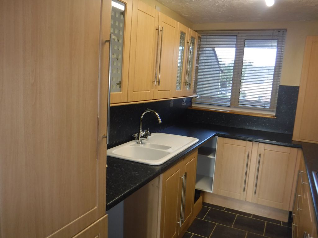 Property photo 3 of 12 Kitchen