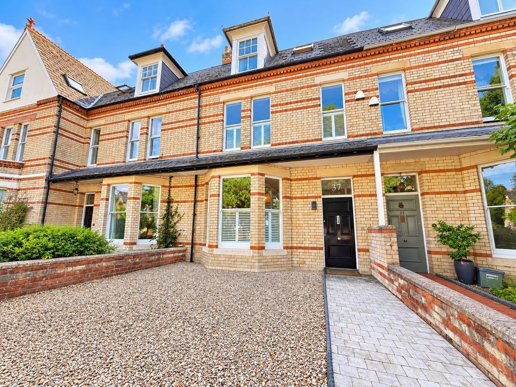 Property photo 2 of 30