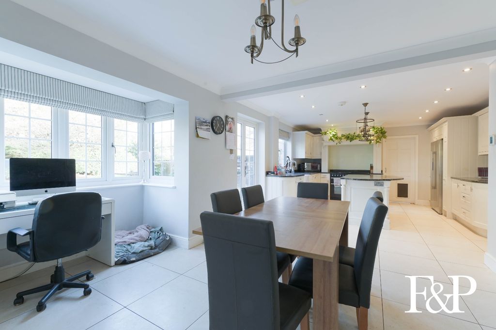 Property photo 3 of 15 3786309