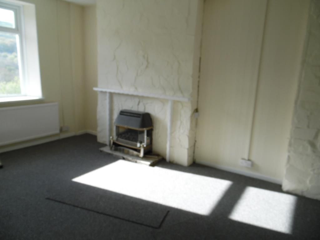 Property photo 3 of 7 Living Room