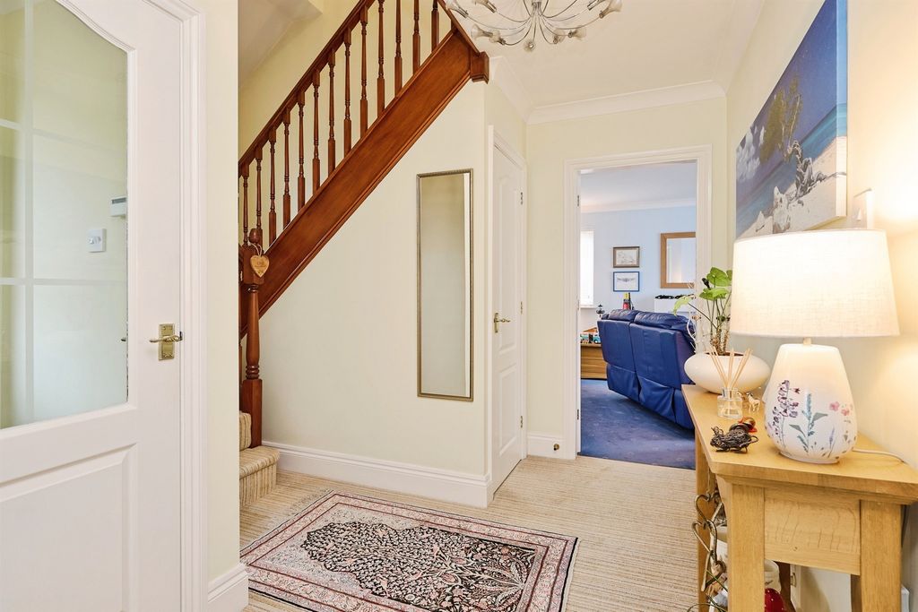 Property photo 2 of 20