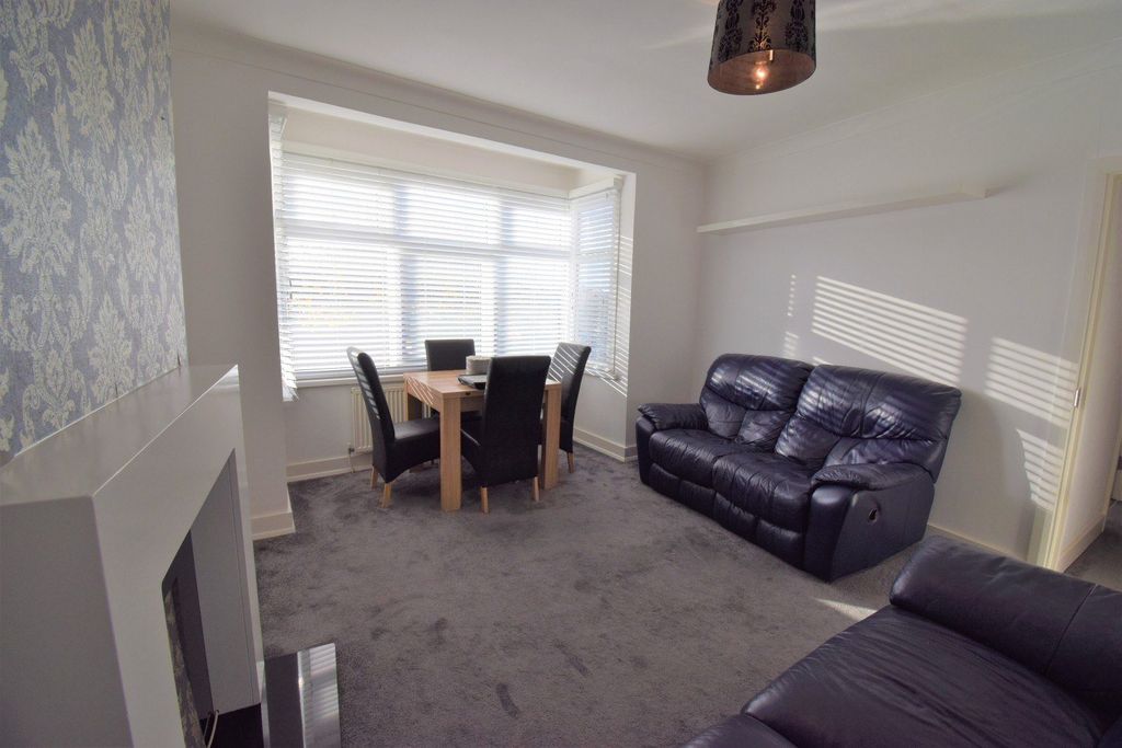 Property photo 3 of 10 Gallery