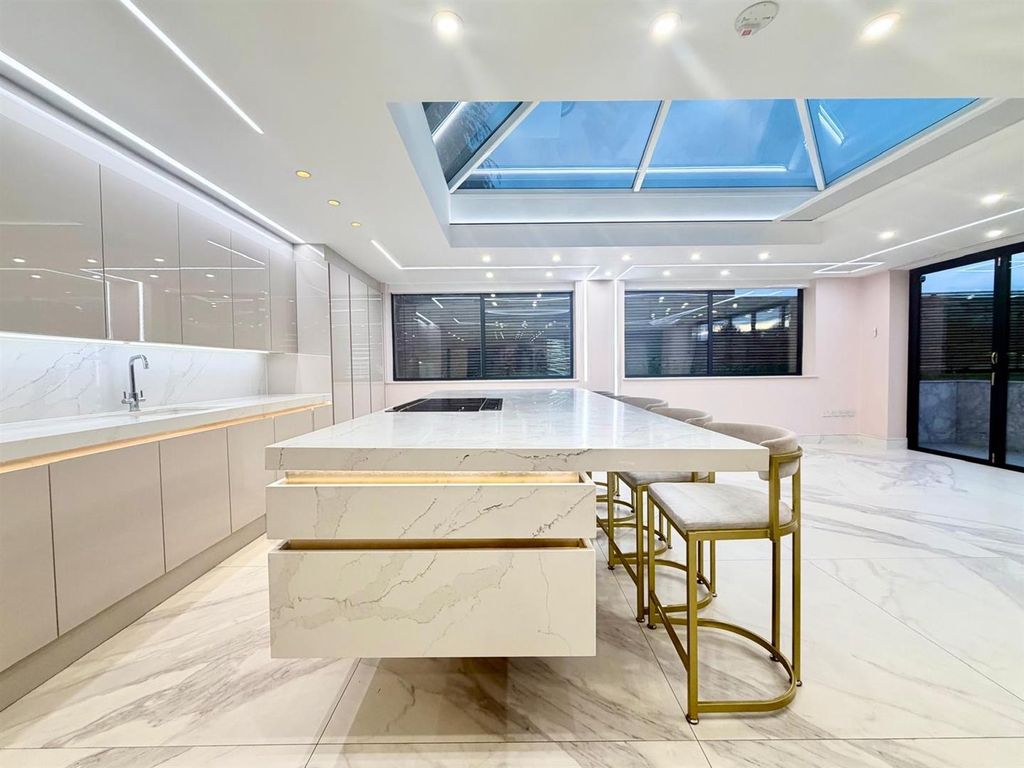 Property photo 2 of 41 B3233E0c-Fcc7-4B16-A789-1724E6551Df6.Jpeg