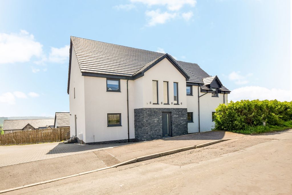 Property photo 1 of 36