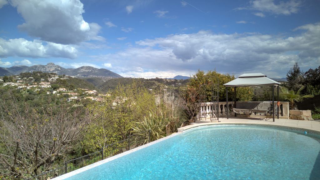 Property photo 2 of 11