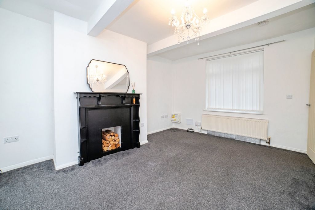 Property photo 3 of 25 Lounge