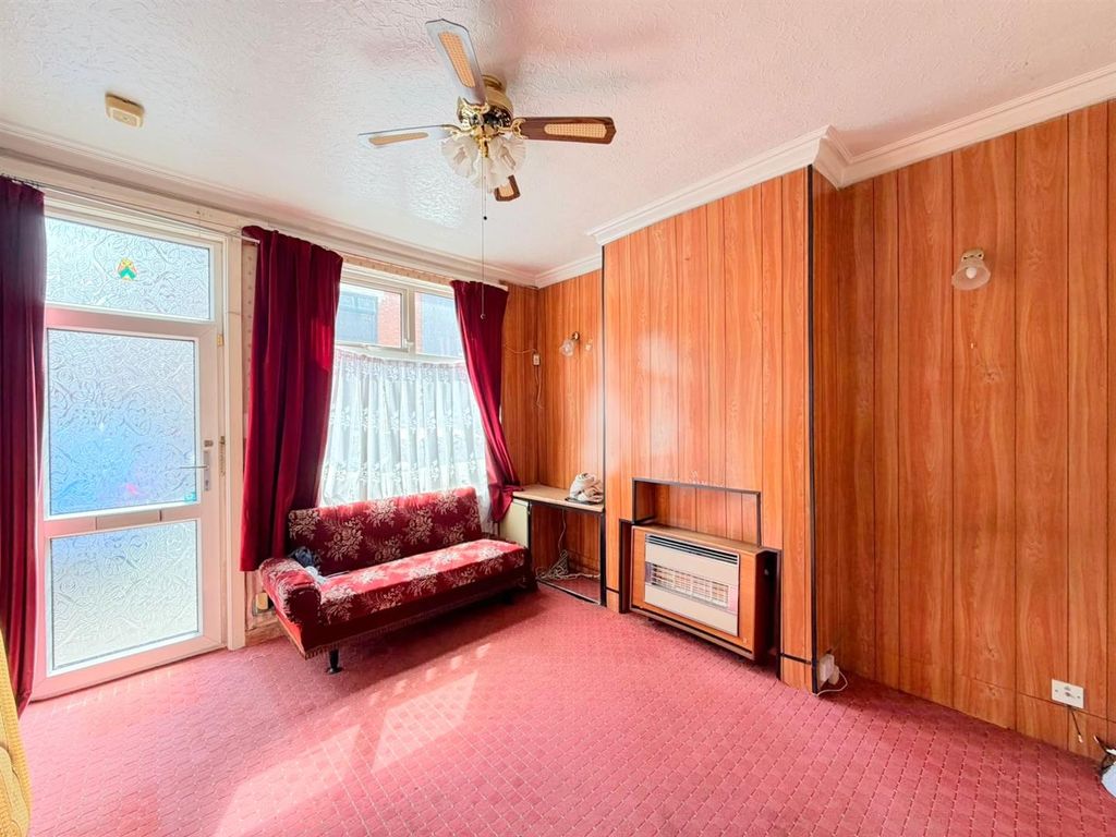 Property photo 2 of 11 Sitting Room