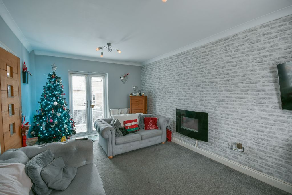 Property photo 3 of 19