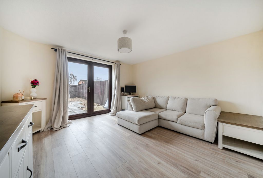 Property photo 2 of 9 1396760-20-69664d...