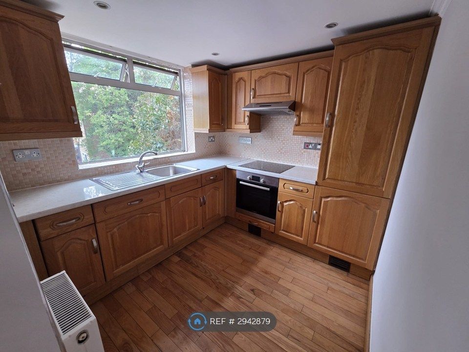 Property photo 2 of 8 Kitchen