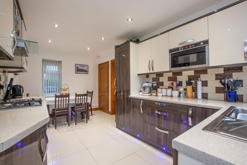 Property photo 3 of 16 Picture No. 06