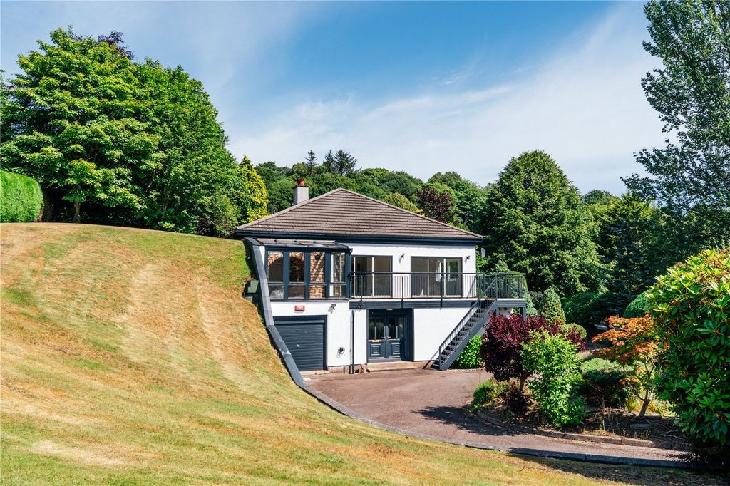 Property photo 1 of 36 Deeview Road South
