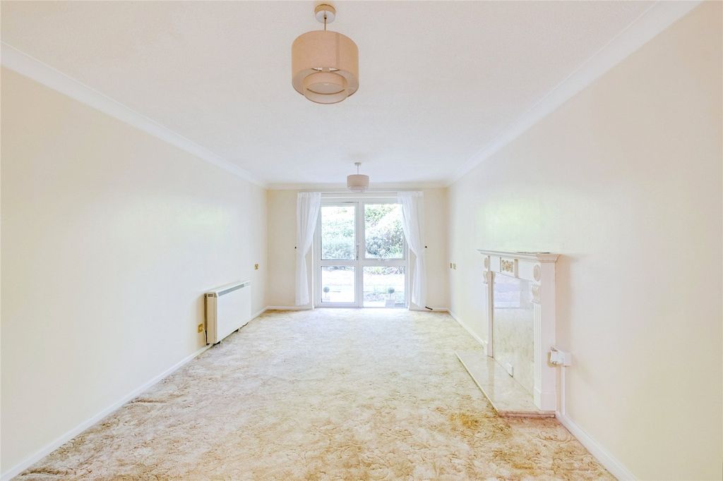 Property photo 1 of 16 Lounge
