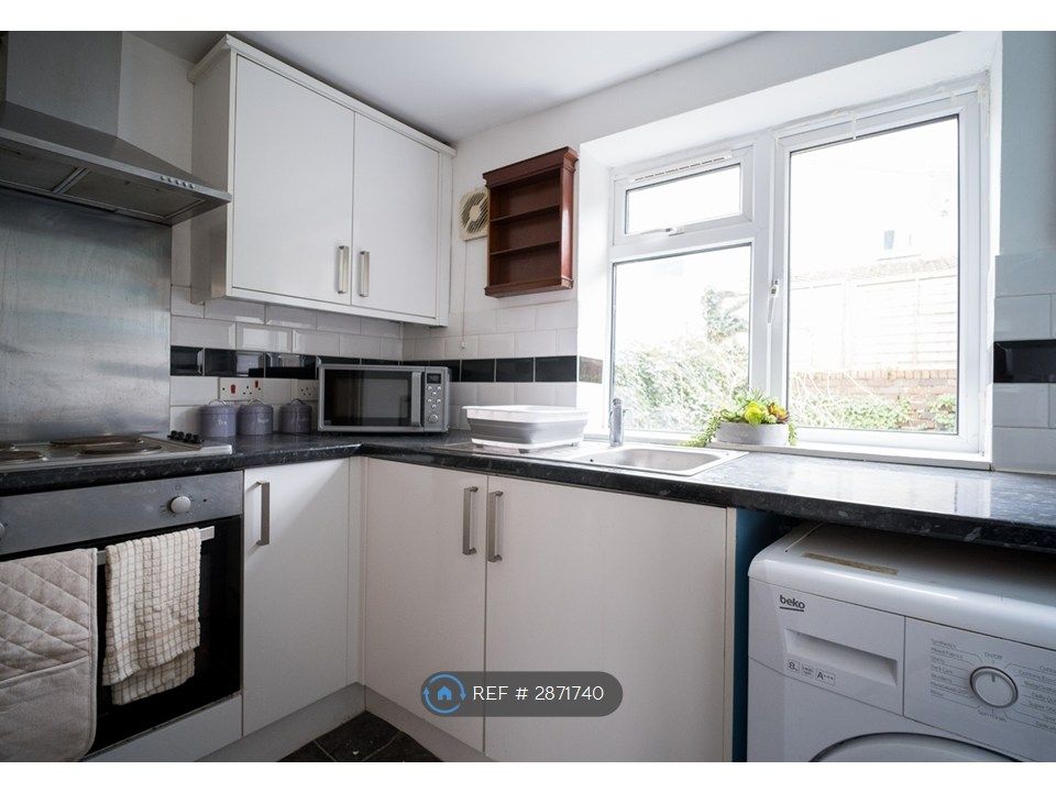 Property photo 2 of 32