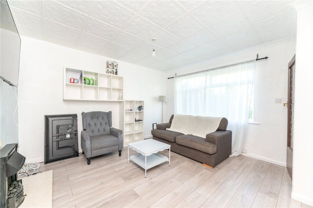 Property photo 3 of 21 Living Room