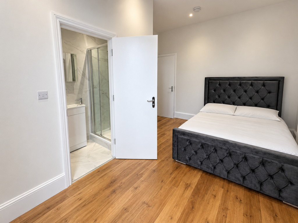 Property photo 3 of 8 Selsdon Road 1