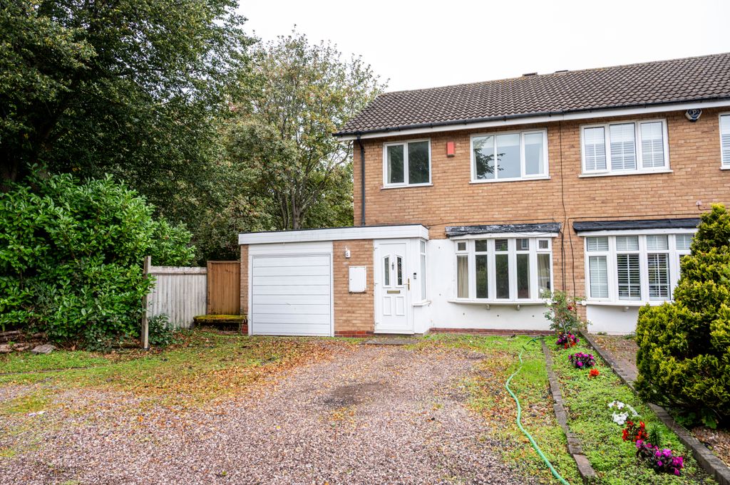Property photo 1 of 18 01