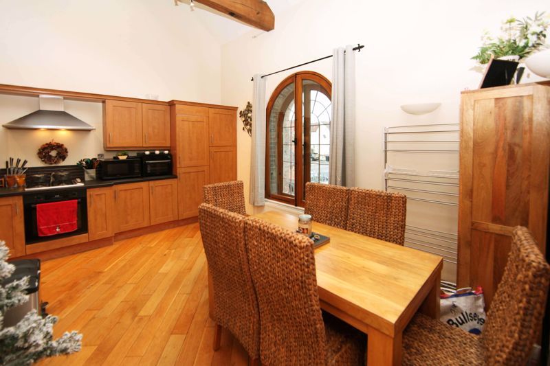 Property photo 3 of 16 Photo 7