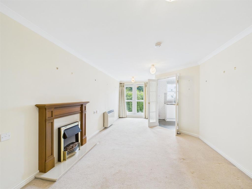 Property photo 2 of 21 Cam01486G0-Pr0856-Still006.Jpg