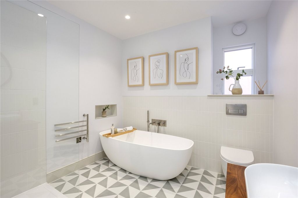 Property photo 3 of 14 Bathroom