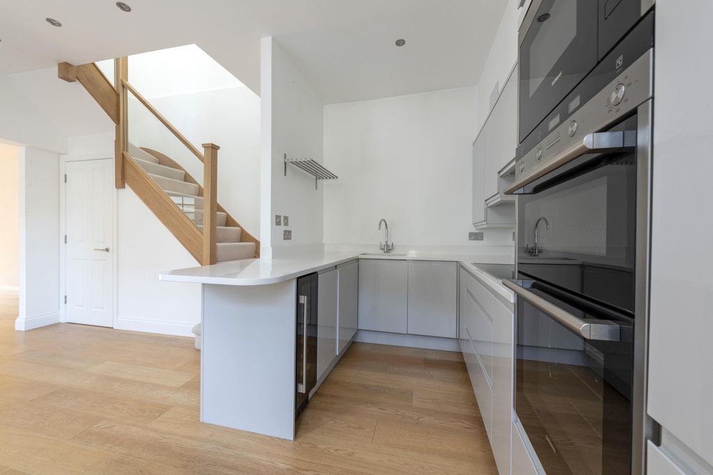 Property photo 3 of 9 Kitchen