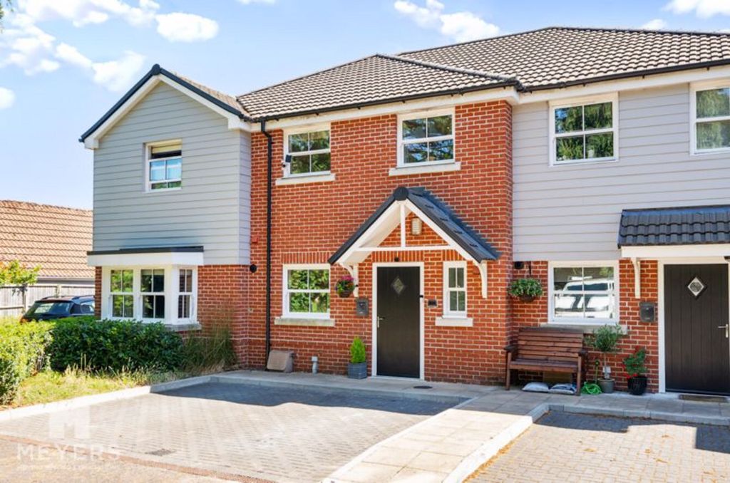 Property photo 2 of 9