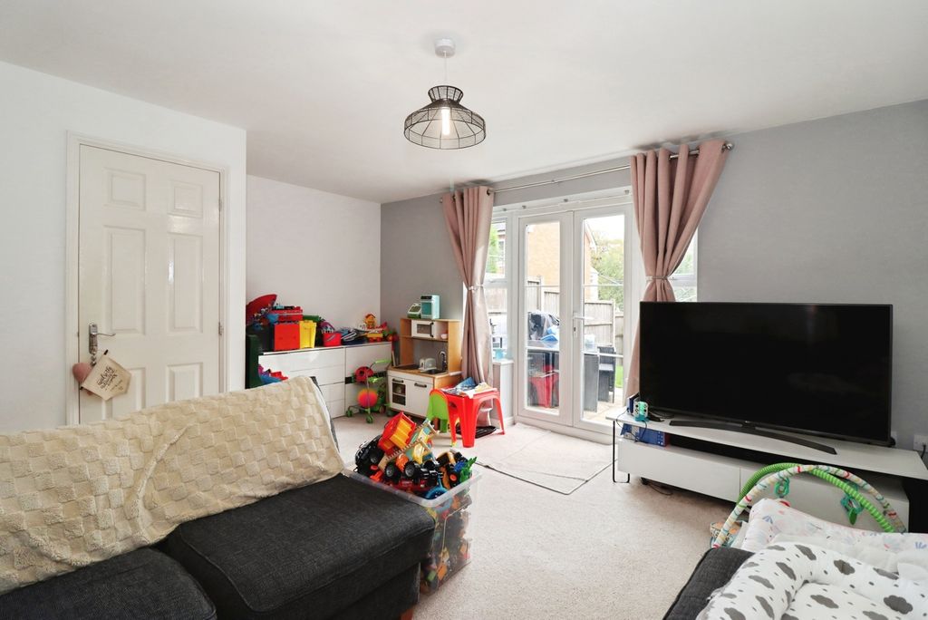 Property photo 2 of 21 Lounge